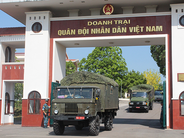 Sư đoàn 365 diễn tập Chỉ huy - Tham mưu 1 bên, 1 cấp trên bản đồ