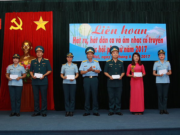 Khơi dậy và cổ vũ phong trào hát ru, hát dân ca, âm nhạc cổ truyền