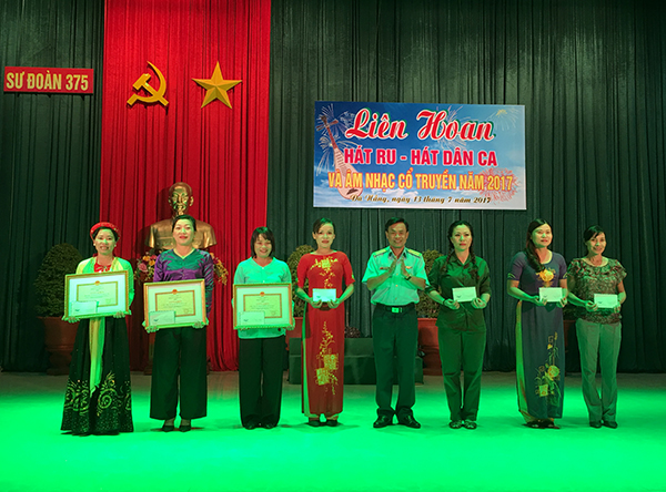 Sư đoàn 375 tổ chức Liên hoan “Hát ru, hát dân ca và âm nhạc cổ truyền