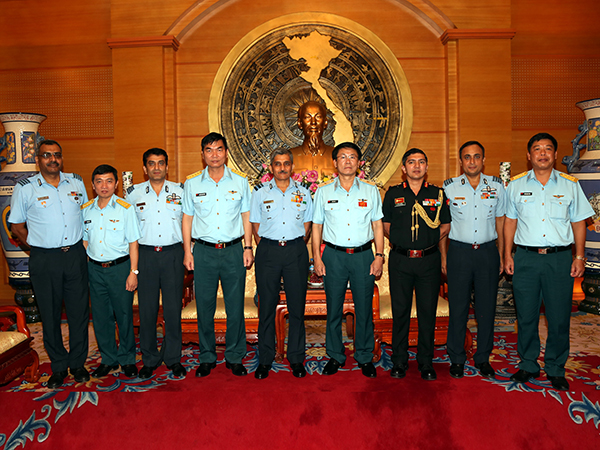 Đoàn cán bộ Không quân Ấn Độ thăm và làm việc tại Quân chủng PK-KQ