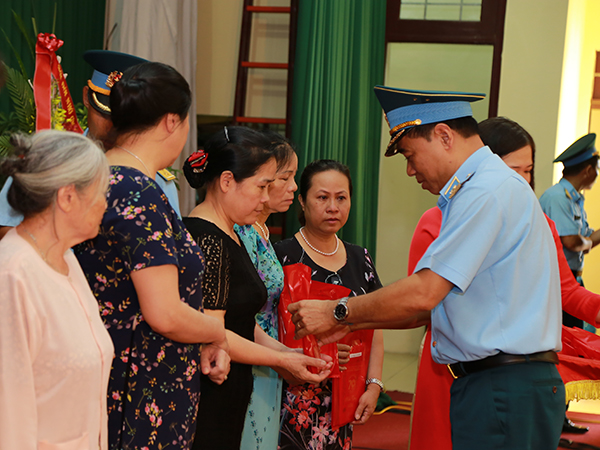 Lữ đoàn 918 tổ chức mít linh kỷ niệm 70 năm ngày Thương binh-Liệt sĩ và khánh thành “Nhà bia tưởng niệm Bác Hồ và các liệt sĩ”