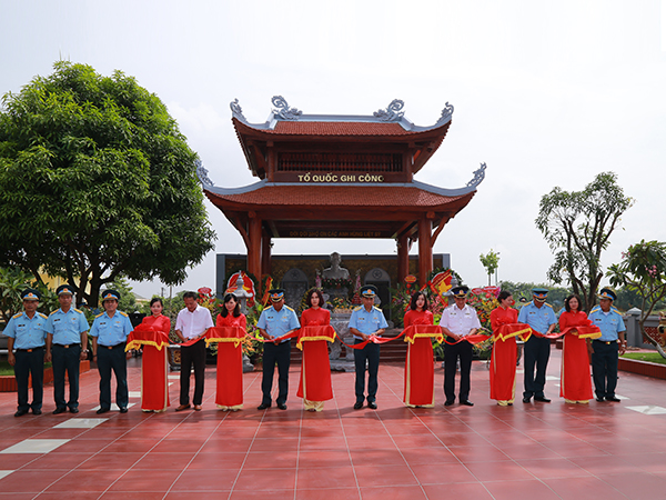 Lữ đoàn 918 tổ chức mít linh kỷ niệm 70 năm ngày Thương binh-Liệt sĩ và khánh thành “Nhà bia tưởng niệm Bác Hồ và các liệt sĩ”