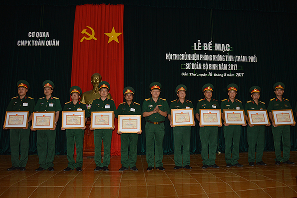 Nâng cao trình độ tổng hợp đội ngũ cán bộ cơ quan Chủ nhiệm Phòng không tỉnh (thành phố), sư đoàn bộ binh