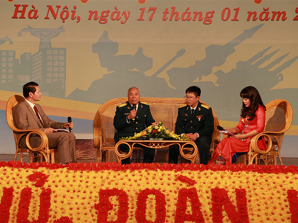 Giao lưu “Tiếp bước truyền thống, cống hiến tài năng, xứng danh lính thợ”