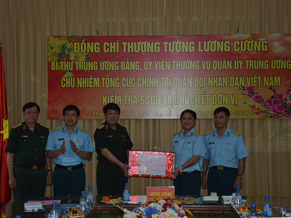 Bộ Quốc phòng kiểm tra sẵn sàng chiến đấu và tổ chức Tết Nguyên đán Mậu Tuất - 2018 tại Sư đoàn 367 và Sư đoàn 370