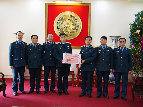 Quân chủng kiểm tra sẵn sàng chiến đấu và chúc Tết các đơn vị ở Khu vực Tây Bắc