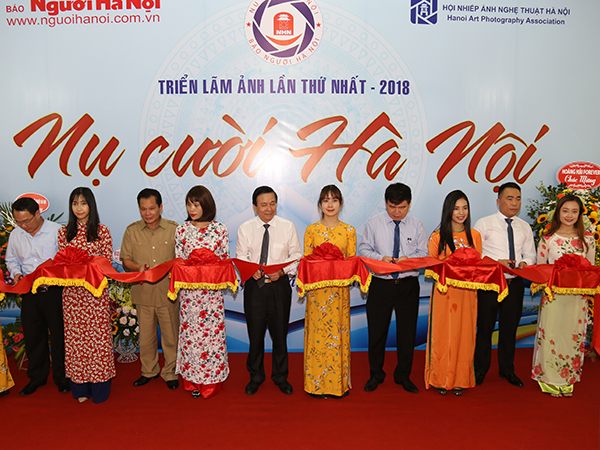 Khai mạc triển lãm ảnh “Nụ cười Hà Nội”