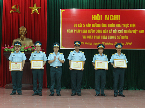 Sư đoàn 372 sơ kết 5 năm hưởng ứng, triển khai thực hiện Ngày Pháp luật