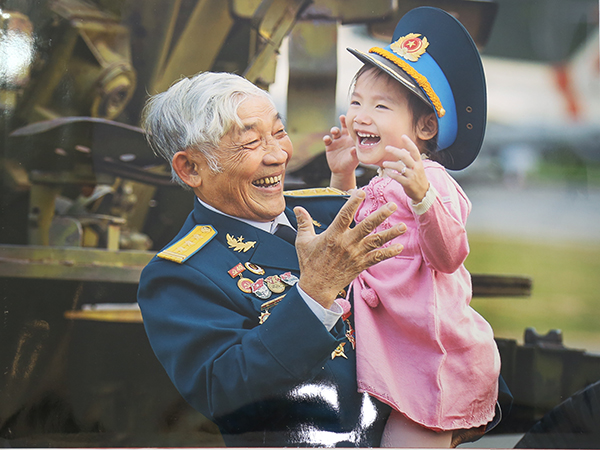 Khai mạc triển lãm ảnh “Nụ cười Hà Nội”