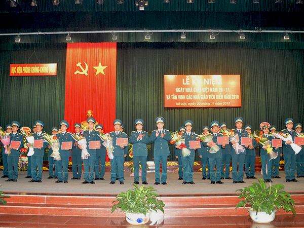 Học viện PK-KQ tổ chức Lễ kỷ niệm ngày Nhà giáo Việt Nam 20-11 và tôn vinh các nhà giáo tiêu biểu năm 2018
