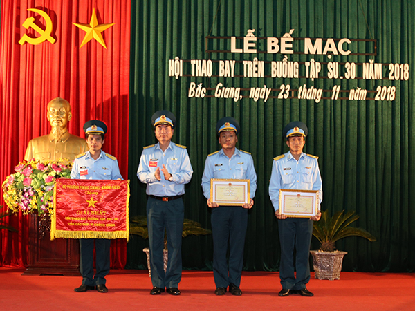 Quân chủng PK-KQ tổ chức Hội thao bay trên buồng tập Su-30 năm 2018