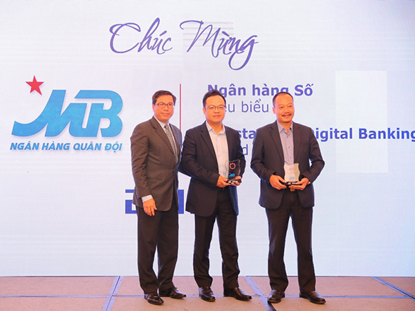 Khách hàng được quay lượt trúng thưởng khi: sử dụng App Ngân hàng MBBank và có giao dịch chi tiêu qua POS, Internet; chi tiêu bằng thẻ tín dụng quốc tế đồng thương hiệu VINID MB Visa với giá trị giao dịch tối thiểu 1.000.000 VND/giao dịch và giao dịch chuyển tiền qua ngân hàng qua tài khoản/thẻ hoặc giao dịch khởi tạo khoản vay trên App ngân hàng trong thời gian diễn ra chương trình. Trong đó, khi tham gia “săn ong tỷ phú” trên App ngân hàng MBBank, khách hàng sẽ có cơ hội nhận được giải thưởng lớn nhất là 1 tỷ đồng, cùng hàng ngàn giải thưởng là tiền mặt với trị giá từ 10 triệu đồng trở lên cho đến hàng trăm triệu đồng.