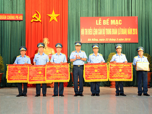 Ghi nhận ở hội thi Điều lệnh cán bộ trung đoàn (lữ đoàn) Quân chủng Phòng không-Không quân năm 2018