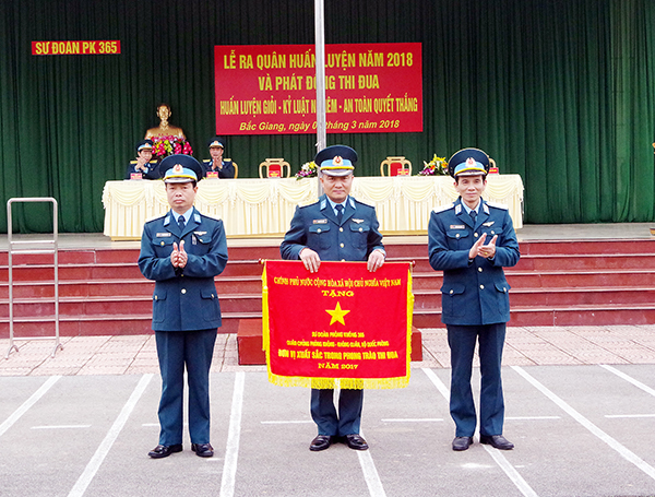 Các đơn vị trong Quân chủng Phòng không-Không quân đồng loạt tổ chức Lễ ra quân huấn luyện và phát động thi đua