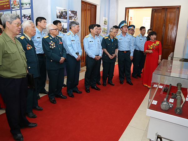 Triển lãm “Bộ đội Pháo cao xạ Dũng cảm - Quyết thắng”