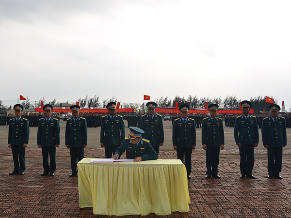 Các đơn vị trong Quân chủng Phòng không-Không quân đồng loạt tổ chức Lễ ra quân huấn luyện và phát động thi đua