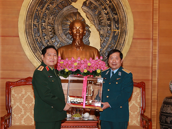 Đại tướng Ngô Xuân Lịch - Bộ trưởng Bộ Quốc phòng làm việc với Quân chủng Phòng không-Không quân
