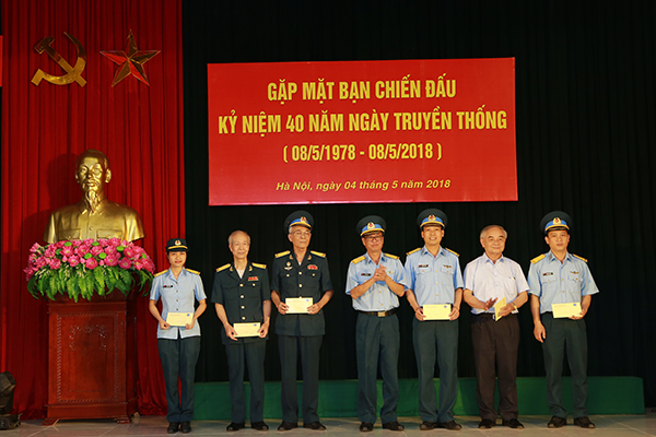 Viện Kỹ thuật PK-KQ tổ chức gặp mặt bạn chiến đấu nhân kỷ niệm 40 năm ngày truyền thống