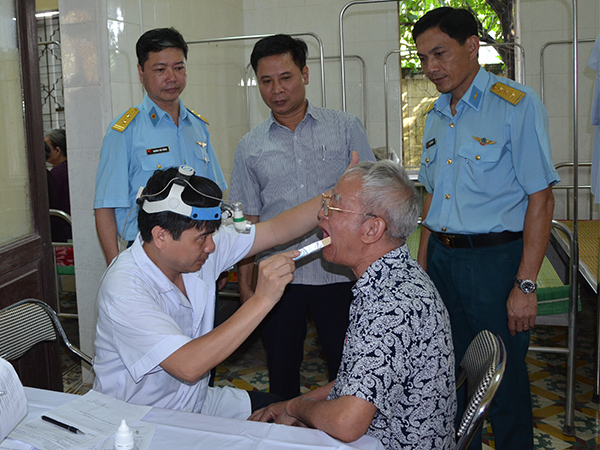 Viện Y học PK-KQ khám bệnh, cấp thuốc miễn phí cho các đối tượng chính sách trên địa bàn Thủ đô Hà Nội