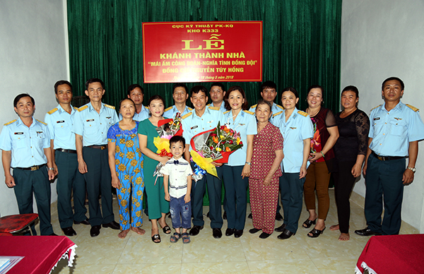 Kho K333 bàn giao nhà “Mái ấm công đoàn - Nghĩa tình đồng đội” cho gia đình Thượng úy CN Nguyễn Túy Hồng
