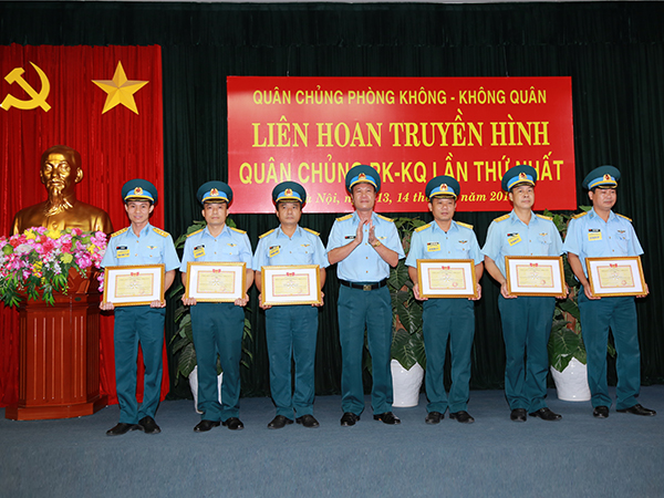 Nâng cao trình độ đội ngũ làm truyền hình cơ sở