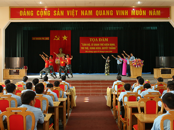 Sư đoàn 365 tổ chức Tọa đàm “Cán bộ, sĩ quan trẻ kiên định, trí tuệ, xung kích, quyết thắng”