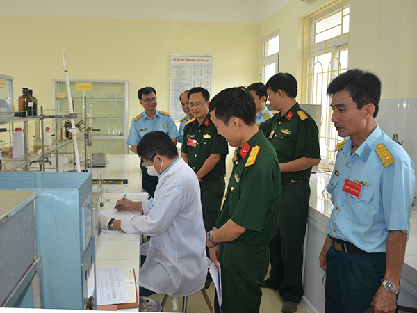 Đoàn chấm thi Ngành Tiêu chuẩn - Đo lường - Chất lượng toàn quân chấm thi tại Quân chủng PK-KQ