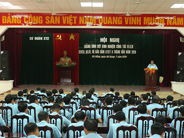 Sư đoàn 372 tổ chức Hội nghị giảng bình, rút kinh nghiệm công tác huấn luyện chiến đấu, xây dựng chính quy, quản lý kỷ luật và bảo đảm an toàn giao thông 6 tháng đầu năm 2018