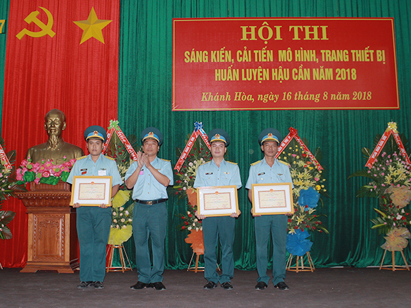 Sư đoàn 377 tổ chức Hội thi Sáng kiến cải tiến mô hình trang thiết bị huấn luyện hậu cần năm 2018