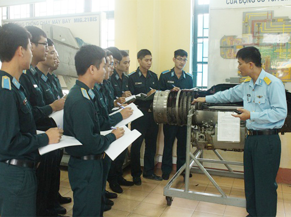 Động lực, hiệu quả từ phong trào thi đua quyết thắng ở Học viện Phòng không - Không quân