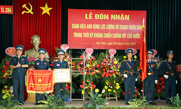Trung đoàn 284 đón nhận danh hiệu Anh hùng Lực lượng vũ trang nhân dân