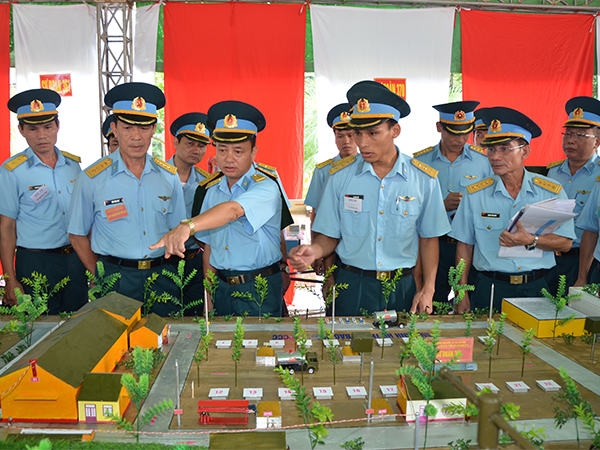 Quân chủng PK-KQ tổ chức Hội thi Sáng kiến, cải tiến mô hình, trang thiết bị huấn luyện hậu cần năm 2018