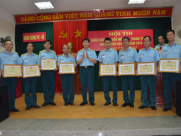 Quân chủng PK-KQ tổ chức Hội thi Sáng kiến, cải tiến mô hình, trang thiết bị huấn luyện hậu cần năm 2018