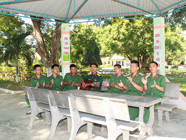 Khuôn viên doanh trại 4 mùa xanh tươi