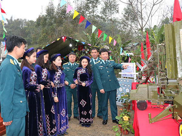 Ban Thanh niên Quân đội tổ chức Chương trình “Xuân biên giới thắm tình quân dân”