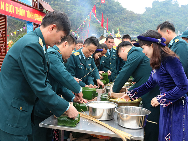 Ban Thanh niên Quân đội tổ chức Chương trình “Xuân biên giới thắm tình quân dân”