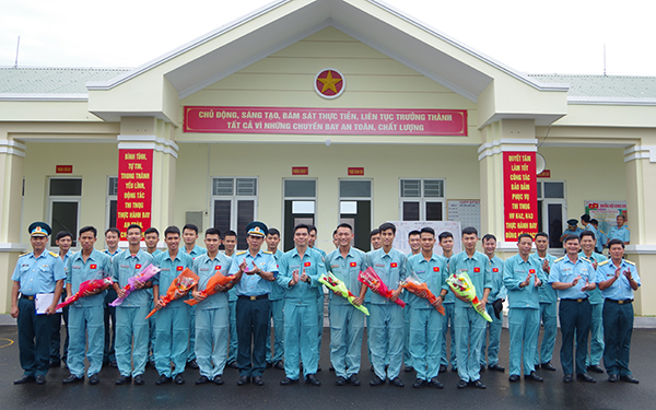 Trung đoàn 915 tổ chức thi tốt nghiệp quốc gia thực hành bay trên trực thăng cho các học viên phi công Khóa 42, Khóa 43