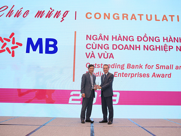 MB nhận giải “Ngân hàng bán lẻ tiêu biểu” và “Ngân hàng đồng hành cùng doanh nghiệp nhỏ và vừa”