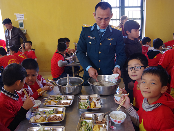 Trường Tiểu học Đa Mai trải nghiệm “Một ngày làm chiến sĩ” tại Sư đoàn 365
