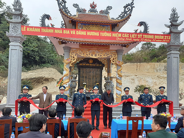 Khánh thành Nhà bia tưởng niệm các liệt sĩ Trung đoàn 213