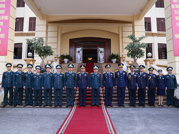 Tư lệnh Không quân Hoàng gia Thái Lan thăm và làm việc tại Quân chủng Phòng không-Không quân