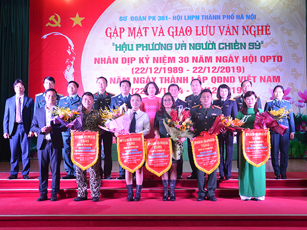 Gặp mặt và giao lưu văn nghệ “Hậu phương và người chiến sĩ”