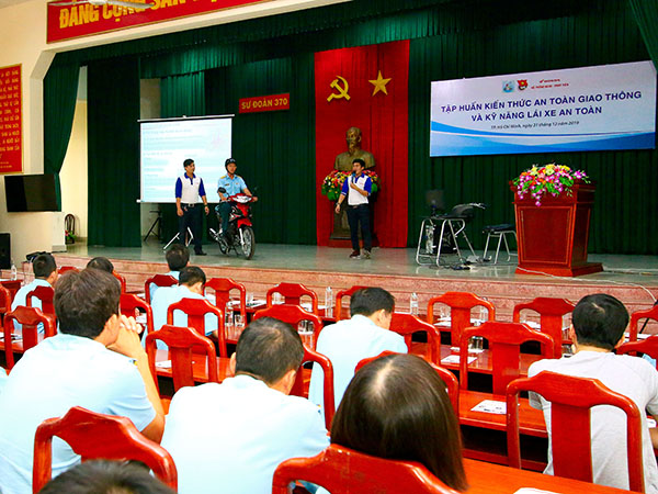 Tập huấn kiến thức an toàn giao thông và kỹ năng lái xe an toàn tại Sư đoàn 370