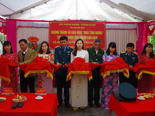 Sư đoàn 363 bàn giao “nhà tình nghĩa” cho gia đình chính sách tại Hải Dương