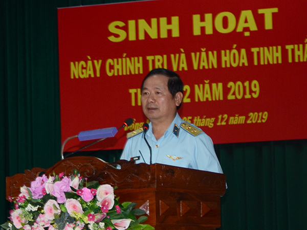 Tư lệnh Quân chủng Phòng không-Không quân dự sinh hoạt “Ngày chính trị và văn hóa tinh thần” tại Trung đoàn 935