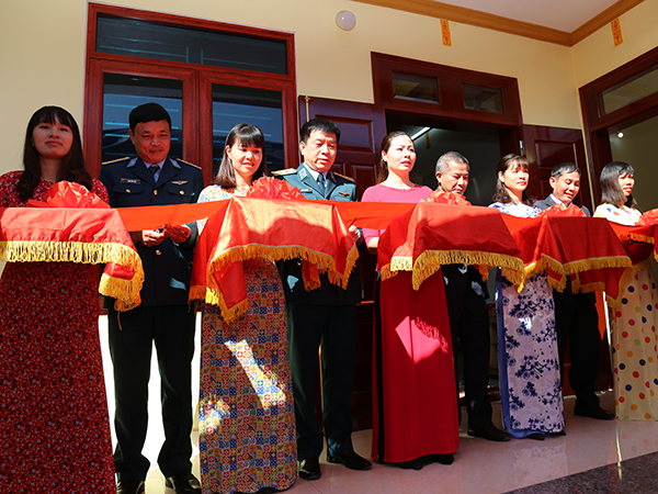 Sư đoàn 363 trao “Nhà tình nghĩa” cho gia đình chính sách tại huyện Tứ Kỳ, tỉnh Hải Dương