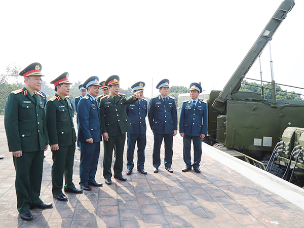 Thượng tướng Phan Văn Giang thăm và kiểm tra Trung đoàn 64