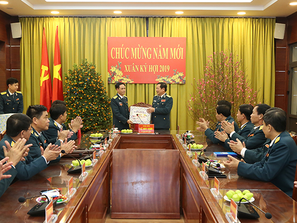 Thủ trưởng Bộ Tư lệnh Quân chủng Phòng không - Không quân chúc mừng các cơ quan Quân chủng nhân dịp Tết Kỷ Hợi - 2019