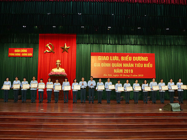 Quân chủng Phòng không - Không quân tổ chức giao lưu, biểu dương gia đình quân nhân tiêu biểu năm 2019