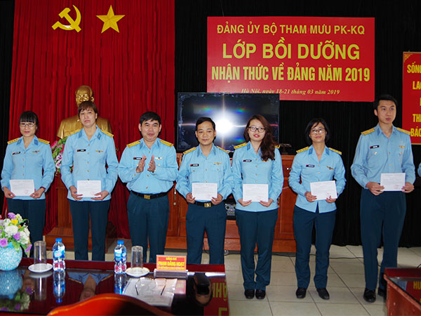 Bộ Tham mưu PK-KQ tổ chức lớp bồi dưỡng lý luận chính trị cho đối tượng kết nạp Đảng năm 2019